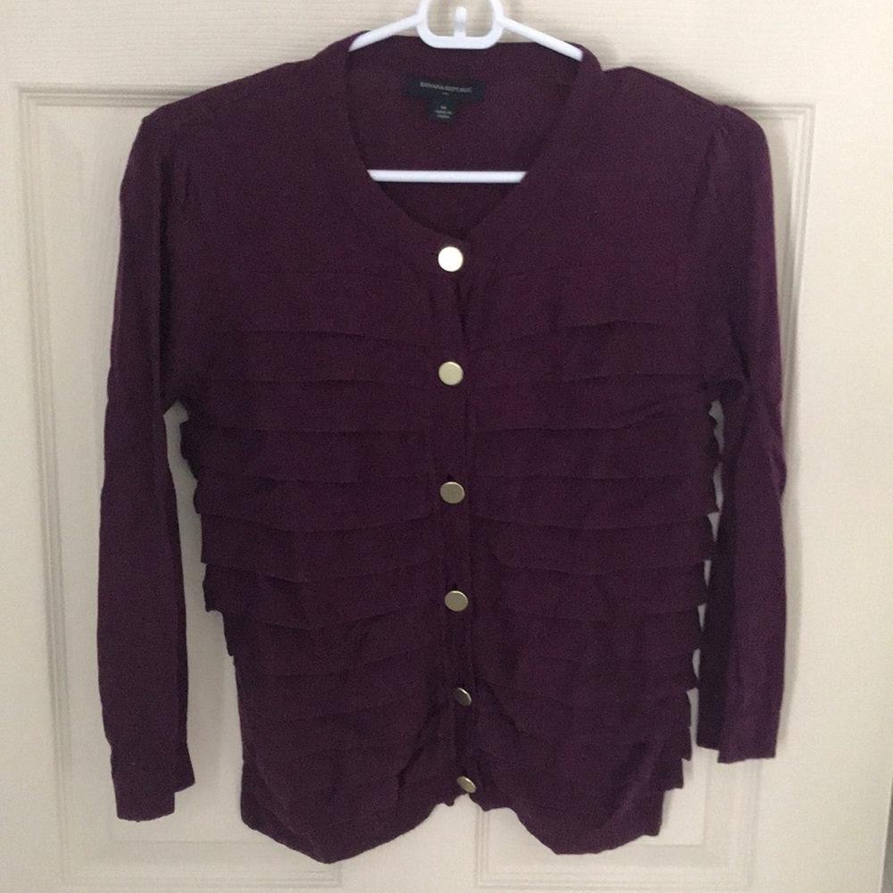 Cardigan with flat ruffles and gold buttons
